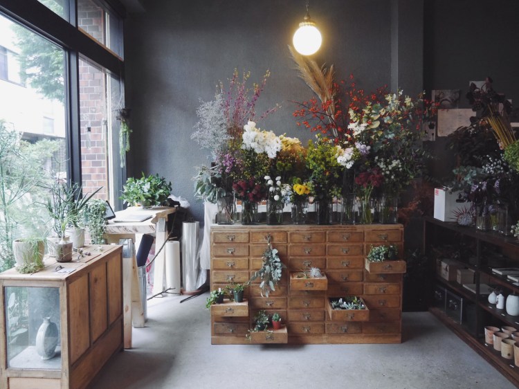 from afar 倉庫01-18