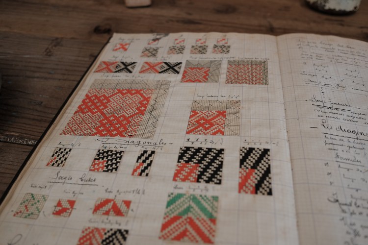 FIVE FROM THE GROUND骨董