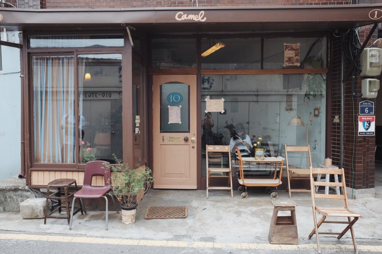 聖水Camel cafe門口