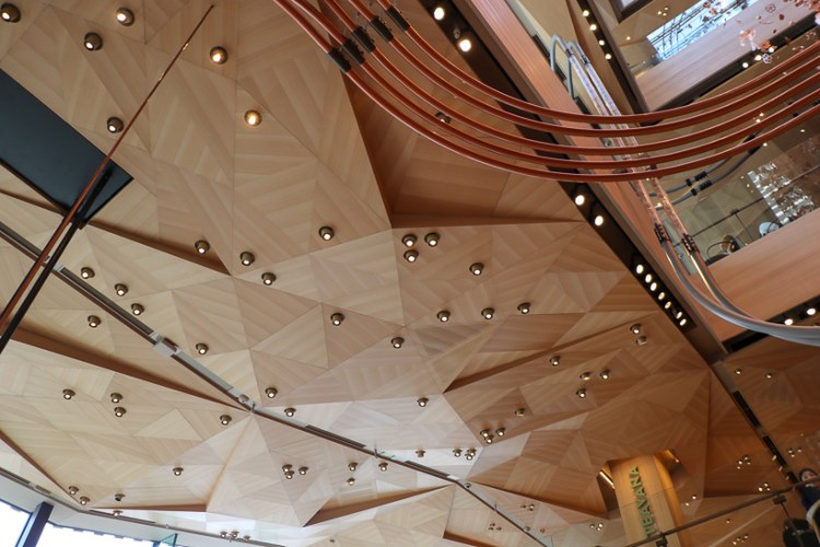 星巴克臻選東京烘焙工坊室內設計