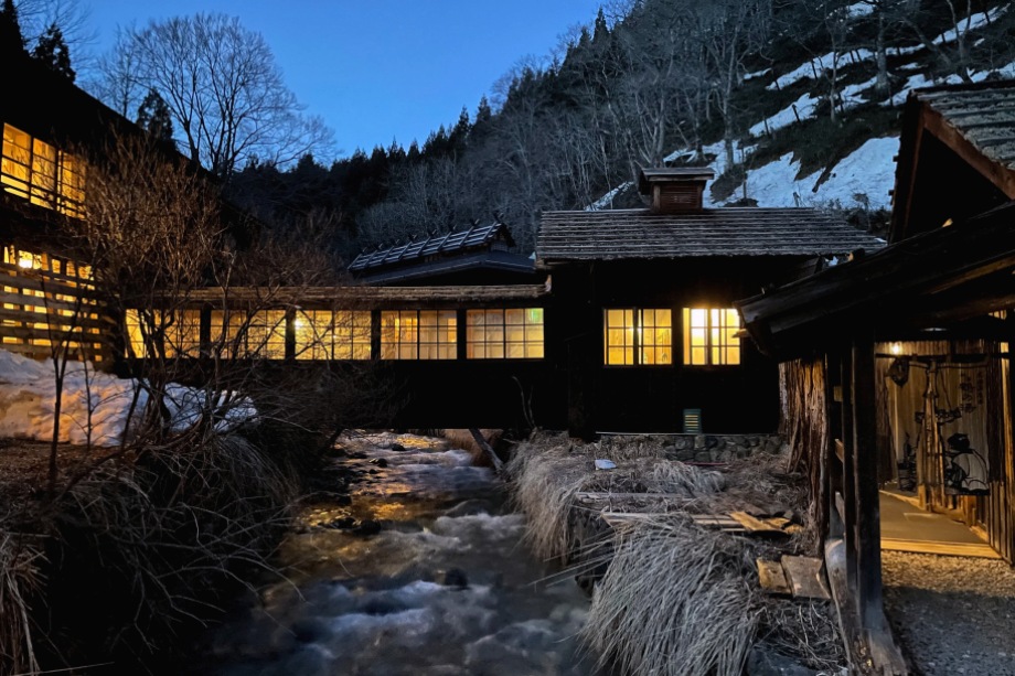 秋田鶴之湯溫泉_傍晚